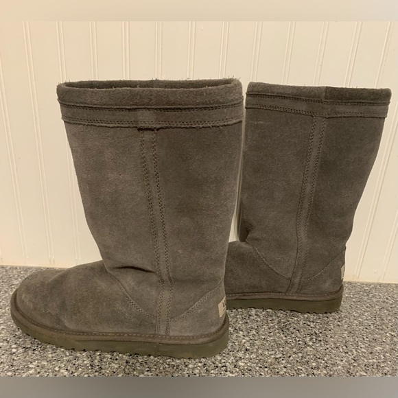 Women’s UGGS Classic Tall Boots Size 5 - Picture 2 of 8